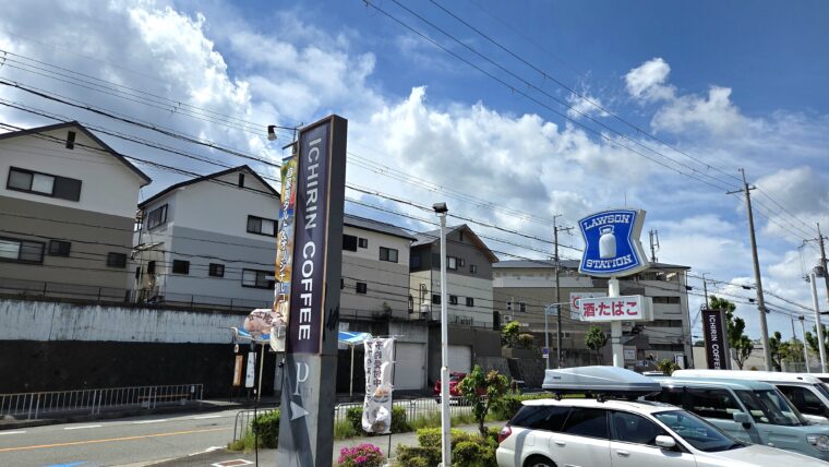 ICHIRIN COFFEEとローソンの駐車場の画像